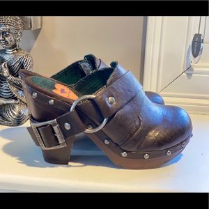 Rocket Dog clogs. Brown. Never worn size 7.5